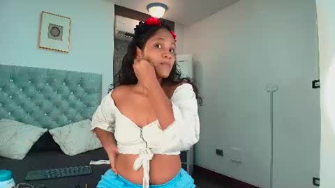 Snapshot of meelek_ chatting on July 18, 2026, 3:22 am . online show from July 18, 2026, 3:22 am