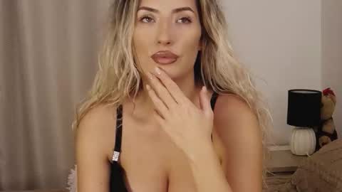 Megan Blazee  online show from October 15, 2025, 6:19 pm