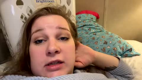 Snapshot of megan_blondiee chatting on December 9, 2024, 9:16 pm Blondie online show from December 9, 2024, 9:16 pm