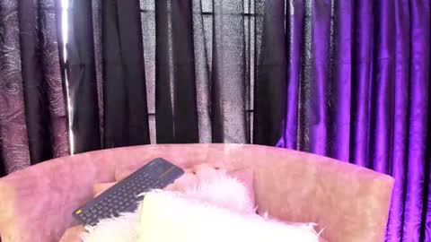     online show from February 12, 2025, 5:37 pm