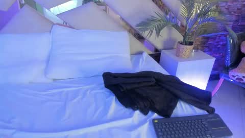     online show from January 7, 2026, 12:40 pm