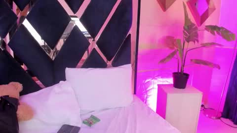 Snapshot of megan_devon chatting on February 14, 2026, 1:30 pm online show from February 14, 2026, 1:30 pm