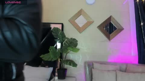 Snapshot of megan_devon chatting on April 16, 2026, 11:33 am online show from April 16, 2026, 11:33 am