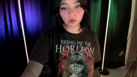 Snapshot of megan_evaans chatting on December 6, 2024, 8:40 pm welcome guys please help me to reach 100 hands up Thanks online show from December 6, 2024, 8:40 pm