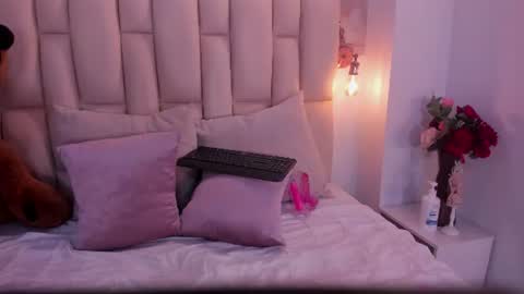 Snapshot of megan_sstone_ chatting on July 18, 2026, 12:31 pm Megan Stone online show from July 18, 2026, 12:31 pm