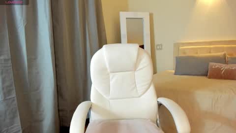 Snapshot of meganconnor_ chatting on September 30, 2025, 2:49 am Megan online show from September 30, 2025, 2:49 am