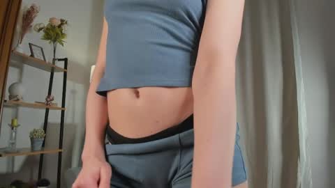 Snapshot of meganhenns chatting on May 11, 2026, 4:04 pm Elly online show from May 11, 2026, 4:04 pm