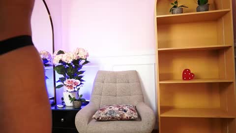 Megan Lowell online show from January 5, 2026, 7:39 pm