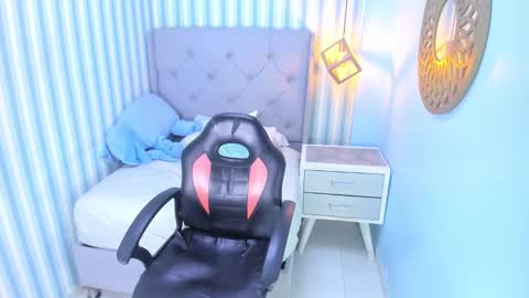 M E G A N  online show from February 14, 2025, 3:47 pm