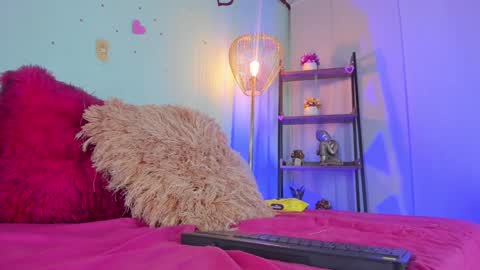 Snapshot of meggan_jade chatting on January 19, 2025, 1:21 am Meggan online show from January 19, 2025, 1:21 am