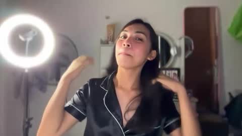 meiluxe online show from April 13, 2026, 12:21 pm