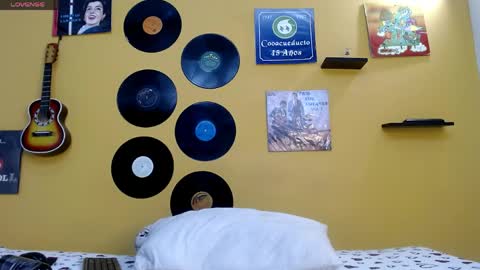 Snapshot of meisevil77 chatting on June 1, 2026, 2:35 am MEIS online show from June 1, 2026, 2:35 am