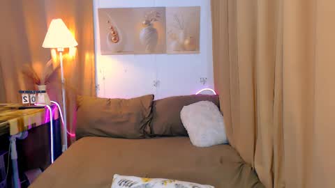 mel_rai14 online show from April 3, 2026, 2:26 pm