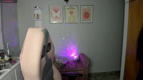 Snapshot of melaany_ chatting on September 23, 2025, 12:35 am Melaany online show from September 23, 2025, 12:35 am