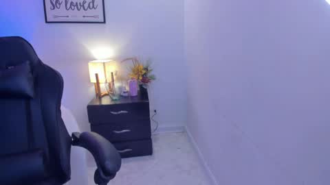 Snapshot of melan_owen chatting on June 3, 2026, 2:33 pm melan_owen online show from June 3, 2026, 2:33 pm