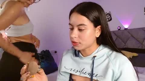 Snapshot of melani_bear chatting on April 23, 2026, 5:04 pm MELANI online show from April 23, 2026, 5:04 pm