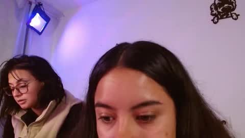 Snapshot of melani_bear chatting on May 11, 2026, 4:59 pm MELANI online show from May 11, 2026, 4:59 pm