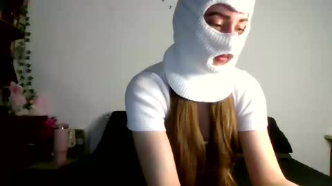 Melanie online show from March 12, 2026, 11:38 am