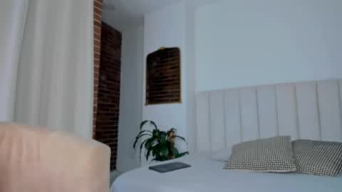 Snapshot of melanie_diaz chatting on December 14, 2025, 6:12 pm melanie_diaz online show from December 14, 2025, 6:12 pm