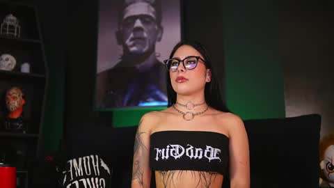 Snapshot of melanie_nyx chatting on June 5, 2026, 3:02 am Mel online show from June 5, 2026, 3:02 am