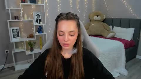 MelanieAlves online show from February 11, 2026, 12:32 pm