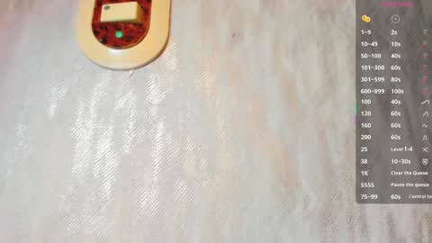 Snapshot of melanierioss_ chatting on April 23, 2026, 1:35 pm online show from April 23, 2026, 1:35 pm