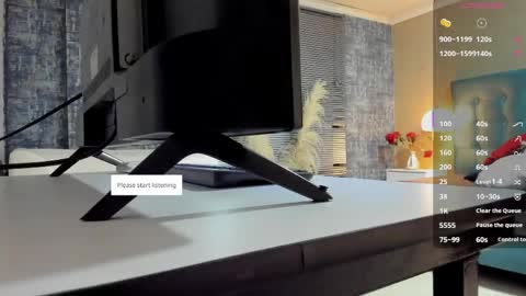 Snapshot of melanierioss_ chatting on April 30, 2026, 1:17 pm online show from April 30, 2026, 1:17 pm