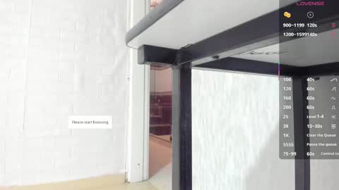Snapshot of melanierioss_ chatting on May 12, 2026, 1:08 pm online show from May 12, 2026, 1:08 pm