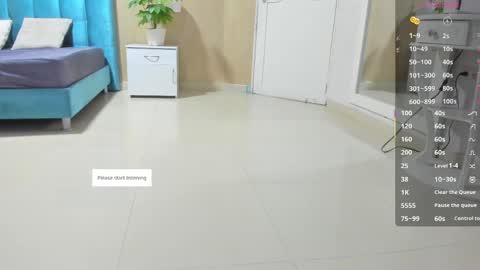 Snapshot of melanierioss_ chatting on May 27, 2026, 12:35 pm online show from May 27, 2026, 12:35 pm