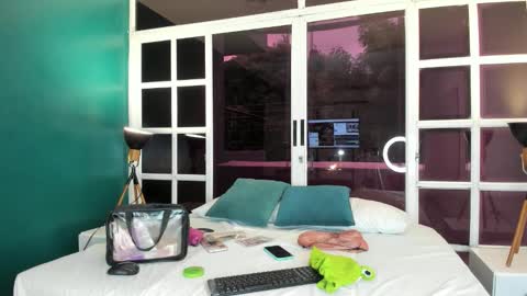 Snapshot of melanieroux chatting on November 8, 2025, 11:43 am Melanie Roux online show from November 8, 2025, 11:43 am