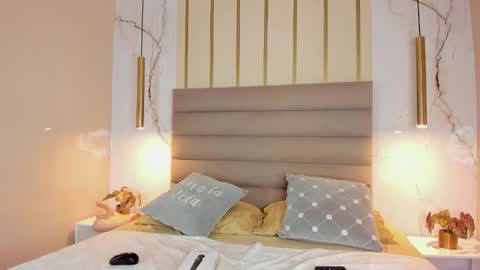 Melanie Roux online show from January 14, 2026, 2:55 pm