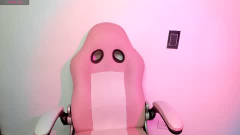 melaniie_foxx online show from July 24, 2026, 9:18 am