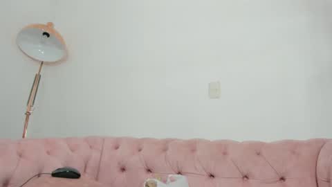 melaniie_hill online show from May 16, 2026, 12:15 pm