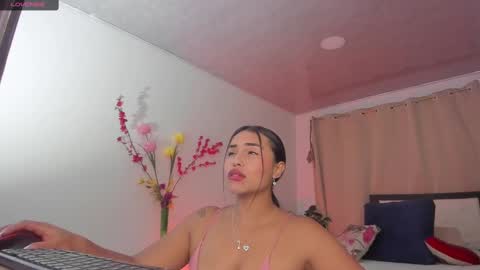 Snapshot of melaniie_roussel chatting on February 18, 2025, 12:37 am melaniie_roussel online show from February 18, 2025, 12:37 am