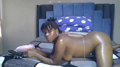 Snapshot of melanin_moon chatting on March 2, 2026, 11:28 am Moon online show from March 2, 2026, 11:28 am