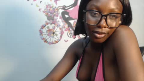 Snapshot of melanine_floral chatting on March 6, 2025, 5:43 pm Praiz online show from March 6, 2025, 5:43 pm