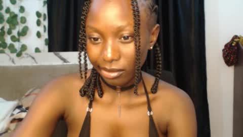 Snapshot of melanine_floral chatting on October 14, 2025, 4:19 pm Praiz online show from October 14, 2025, 4:19 pm