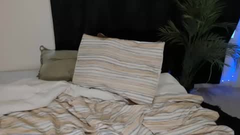 melaninmelanix online show from January 22, 2025, 5:28 pm