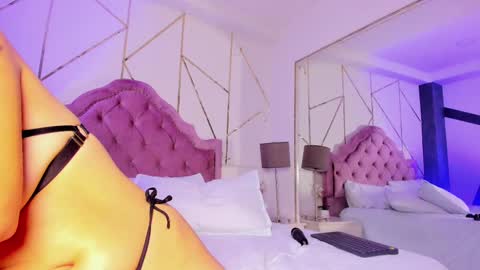 Snapshot of melanny_luv chatting on February 19, 2025, 1:29 am MelanyLuv online show from February 19, 2025, 1:29 am