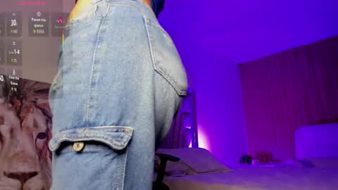 Snapshot of melanny_luv chatting on November 2, 2025, 8:22 pm MelanyLuv online show from November 2, 2025, 8:22 pm