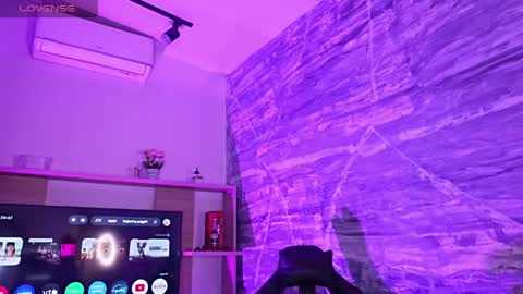 MelanyLuv online show from April 5, 2026, 9:45 pm