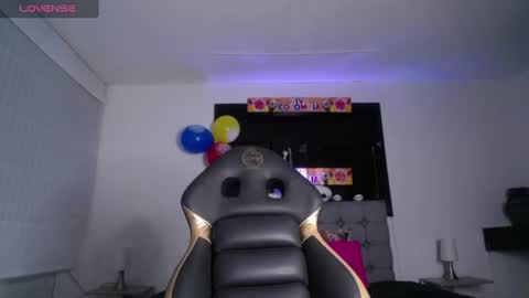 melanny_petite online show from June 22, 2026, 1:19 pm