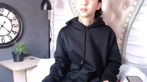 Melany online show from July 27, 2026, 12:23 pm