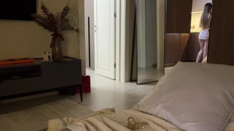 Adel online show from December 28, 2024, 1:17 pm