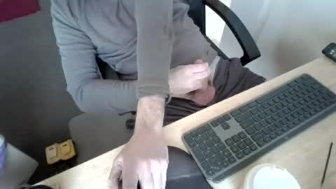 Snapshot of melbguy_075 chatting on October 28, 2025, 1:20 am melbguy_075 online show from October 28, 2025, 1:20 am