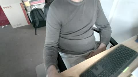Snapshot of melbguy_075 chatting on August 3, 2026, 3:16 am melbguy_075 online show from August 3, 2026, 3:16 am