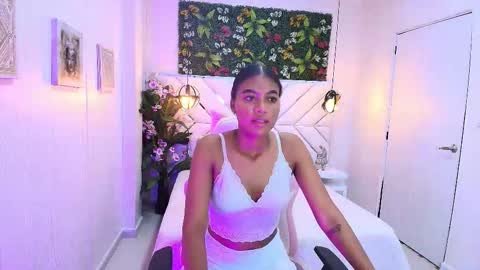 Snapshot of melii_ebony chatting on October 22, 2025, 12:05 pm MELII EBONY online show from October 22, 2025, 12:05 pm