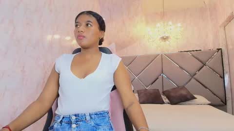 Snapshot of melii_ebony chatting on October 29, 2025, 12:51 pm MELII EBONY online show from October 29, 2025, 12:51 pm