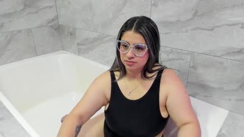 Snapshot of melinda_bob chatting on January 16, 2025, 5:12 pm Melinda online show from January 16, 2025, 5:12 pm