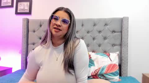 Snapshot of melinda_bob chatting on January 23, 2025, 1:24 pm Melinda online show from January 23, 2025, 1:24 pm